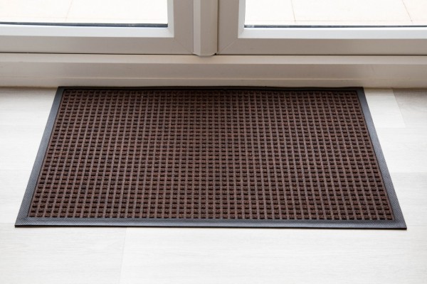 Luxury Hardwearing Brown Throwdown Entrance Mat With Nylon Fibres